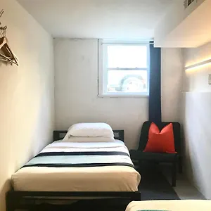Modern Ironbound With Kitchen-fasttraintonyc-onestoptoairport Guest house