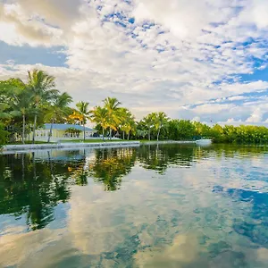 https://coconut-mallory-resort-and-marina-by-kees-vacations.hotels-in-key-west.com